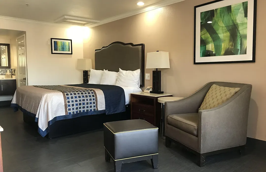 Economy Inn Lax-1