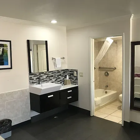 Economy Inn Lax-2