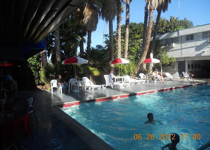Tradewinds Airport Hotel Inglewood